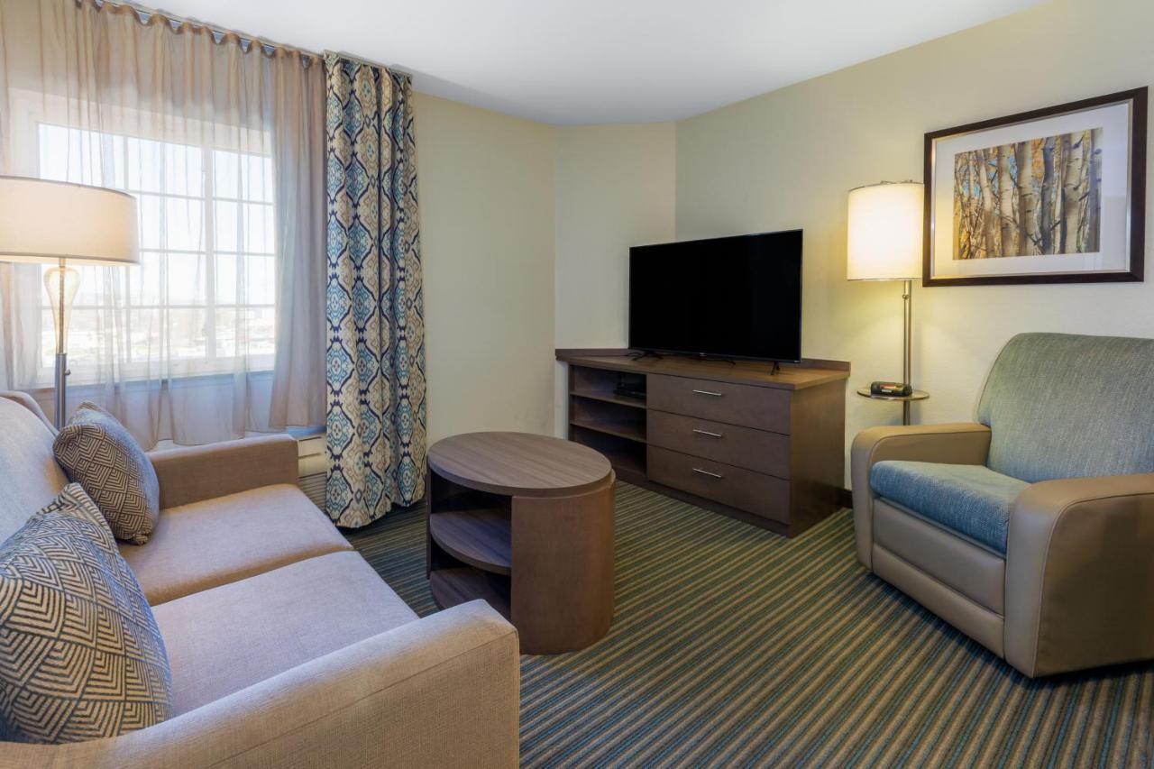 Candlewood Suites-West Springfield By Ihg Exterior photo